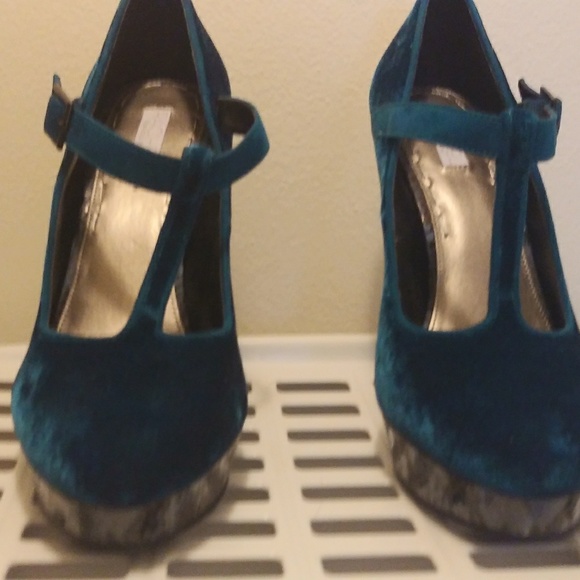 Rachel Roy Green Velvet Platform Shoes   - Picture 5 of 7